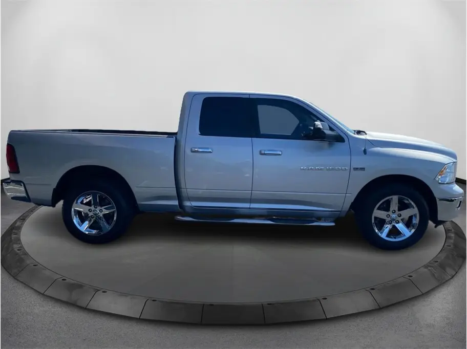 2012 RAM 1500 SLT 4x4 Quad Cab photo 4