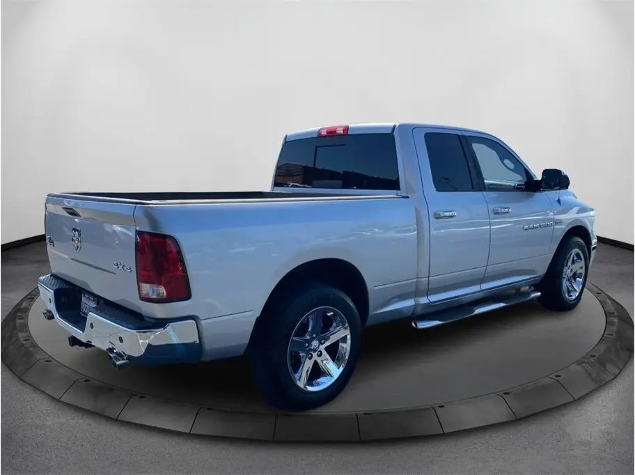 2012 RAM 1500 SLT 4x4 Quad Cab photo 5