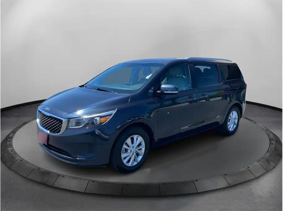 2016 Kia Sedona LX's photo