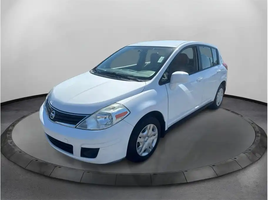 2010 Nissan Versa 1.8 S Auto's photo