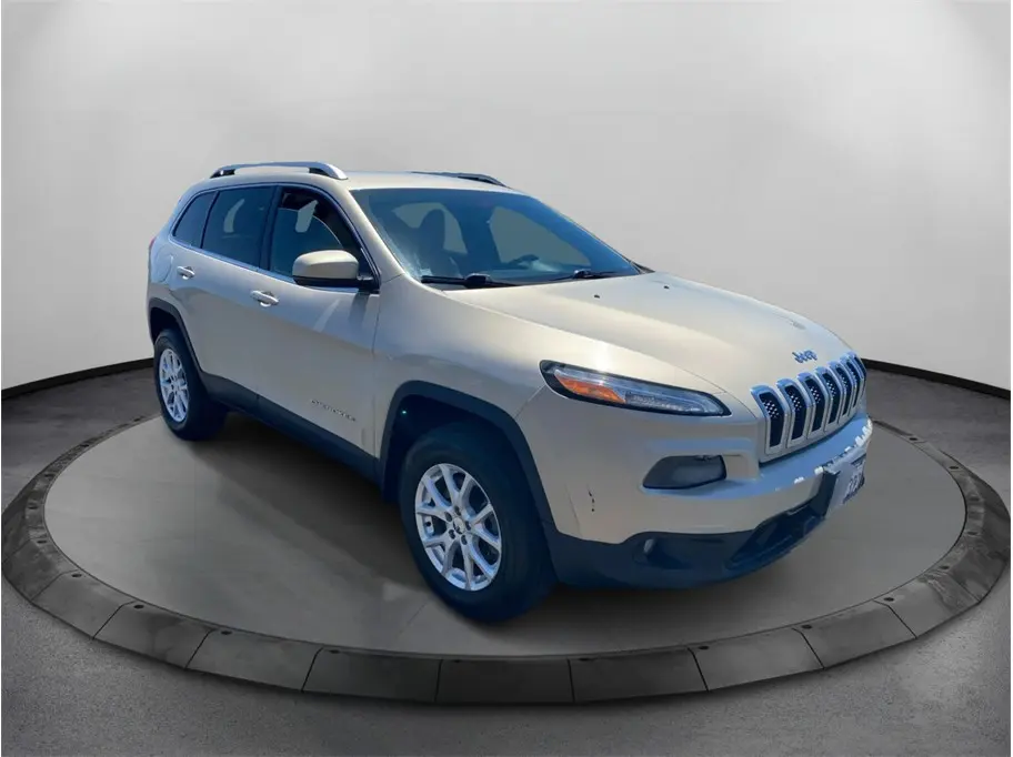 2015 Jeep Cherokee Latitude 4X4 photo 3