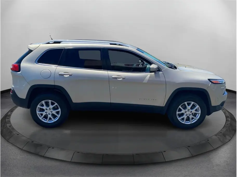 2015 Jeep Cherokee Latitude 4X4 photo 4