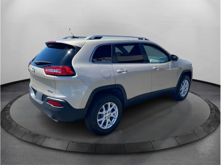 2015 Jeep Cherokee Latitude 4X4 photo 5