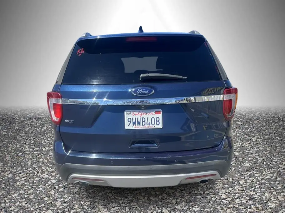 2017 Ford Explorer XLT FWD photo 4