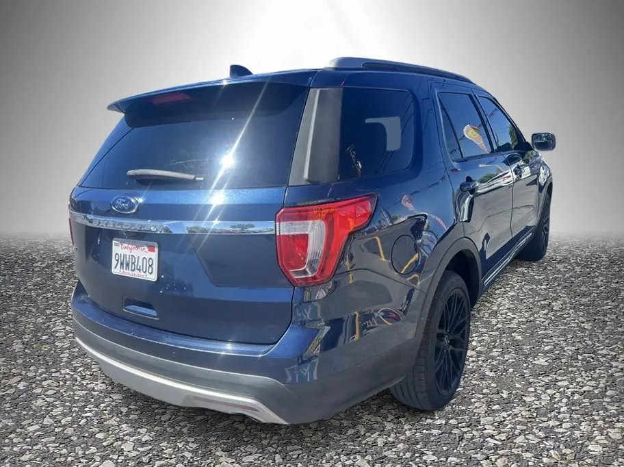 2017 Ford Explorer XLT FWD photo 5