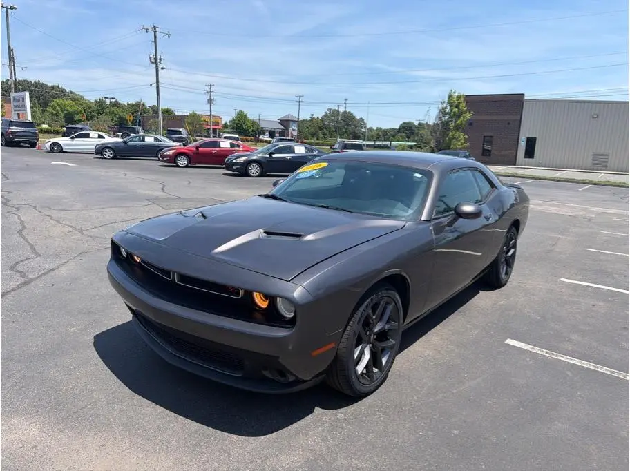 2016 Dodge Challenger SXT photo 3