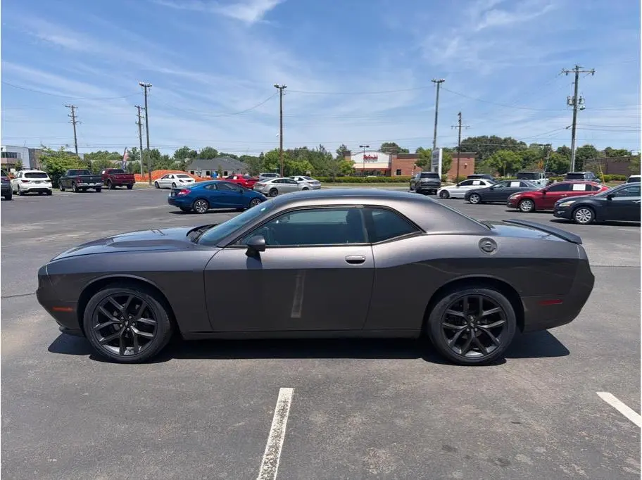 2016 Dodge Challenger SXT photo 4