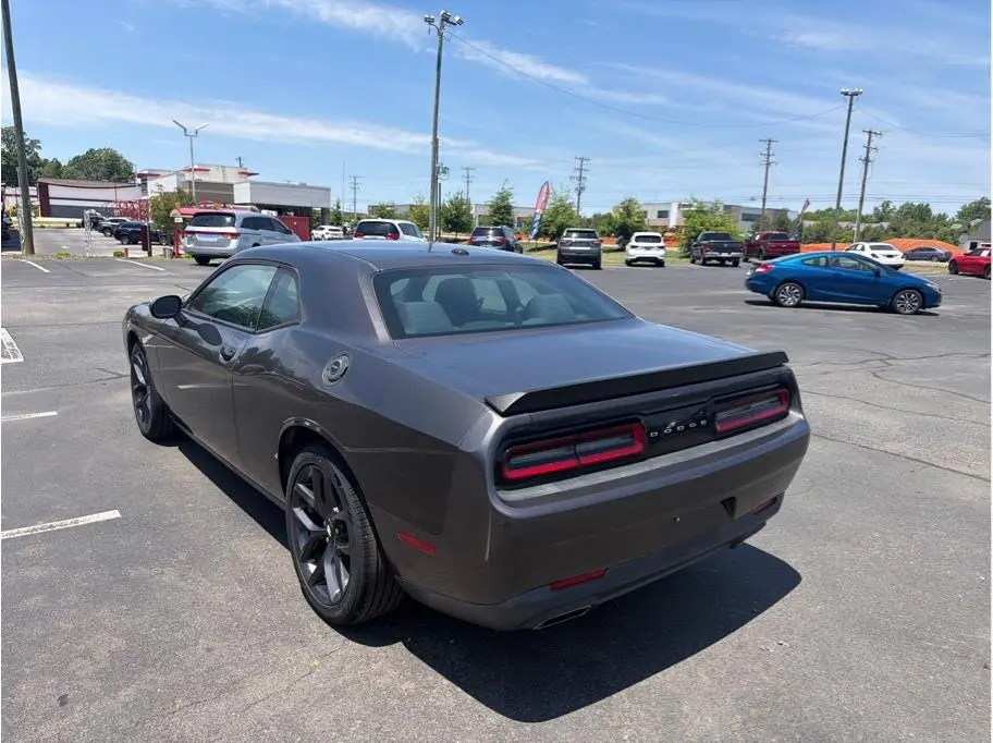 2016 Dodge Challenger SXT photo 5