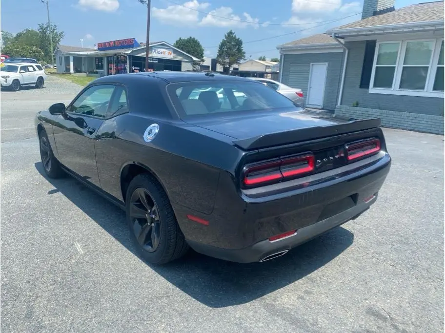 2023 Dodge Challenger SXT Auto photo 5