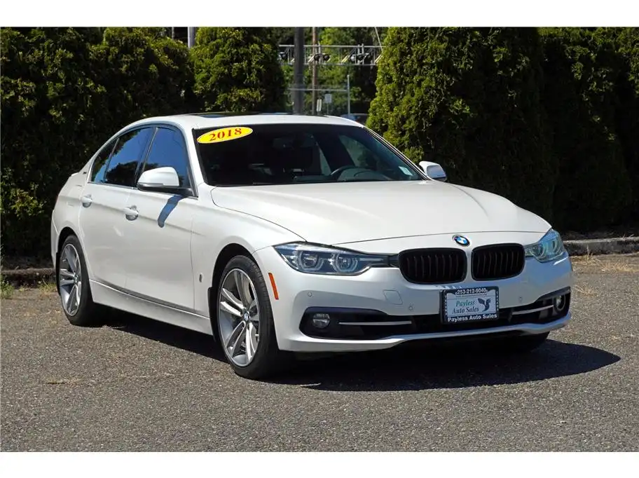 2018 BMW 3 Series 330e iPerformance Sedan's photo
