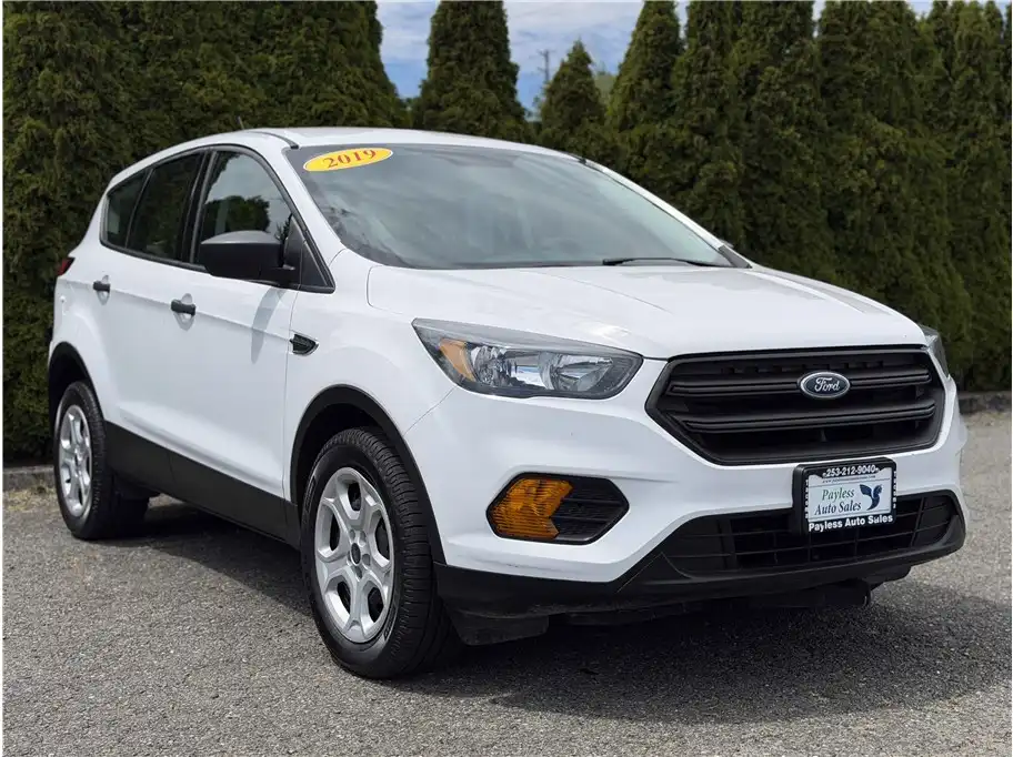 2019 Ford Escape S's photo