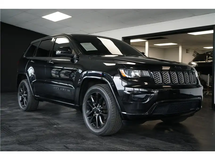 2019 Jeep Grand Cherokee Altitude's photo
