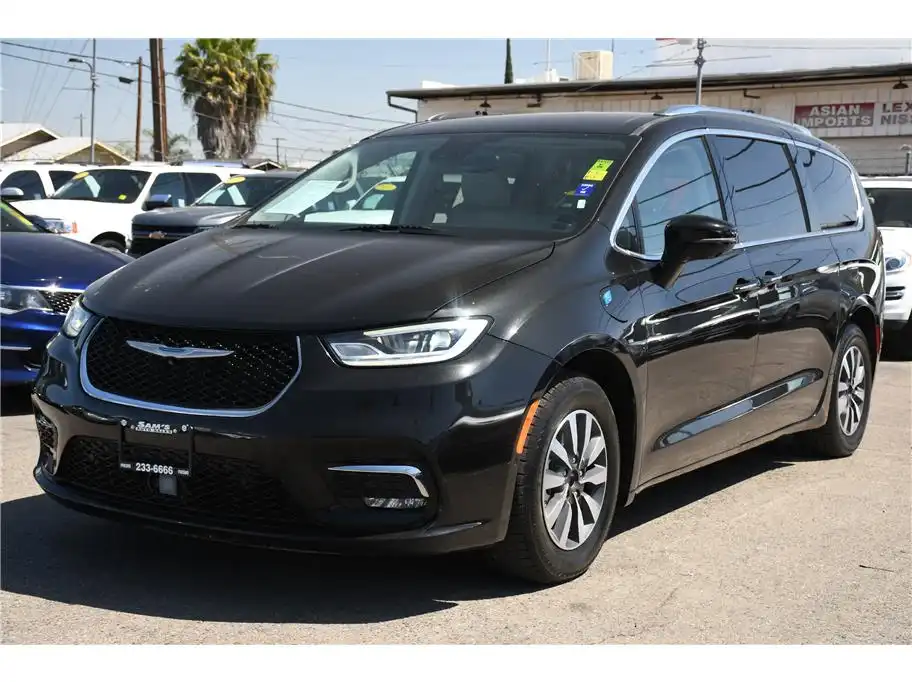2021 Chrysler Pacifica Hybrid Touring L Hybrid's photo