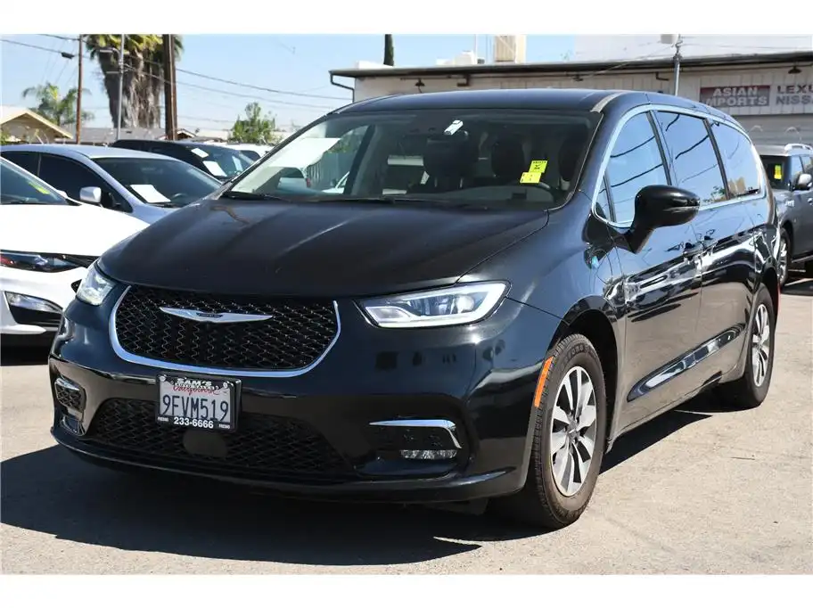 2023 Chrysler Pacifica Hybrid Touring L Hybrid's photo