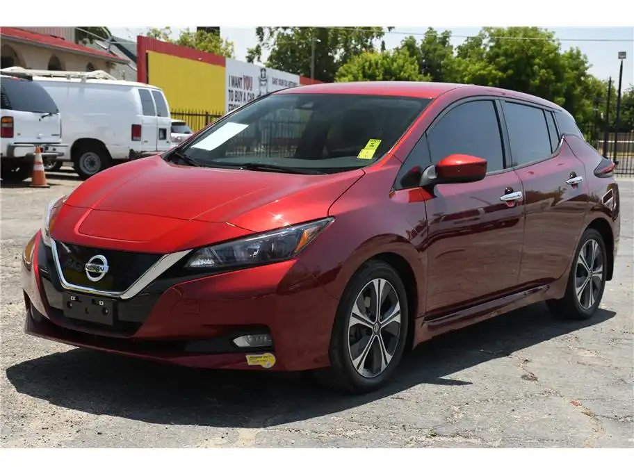 2022 Nissan Leaf SV's photo