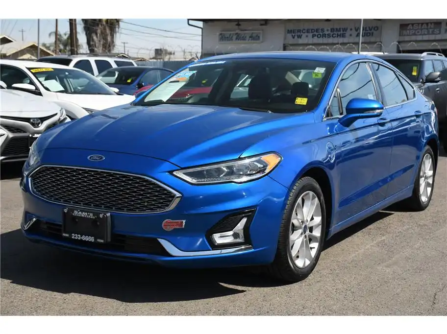 2020 Ford Fusion Plug-In Hybrid Titanium's photo
