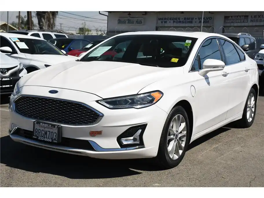 2020 Ford Fusion Plug-In Hybrid Titanium's photo
