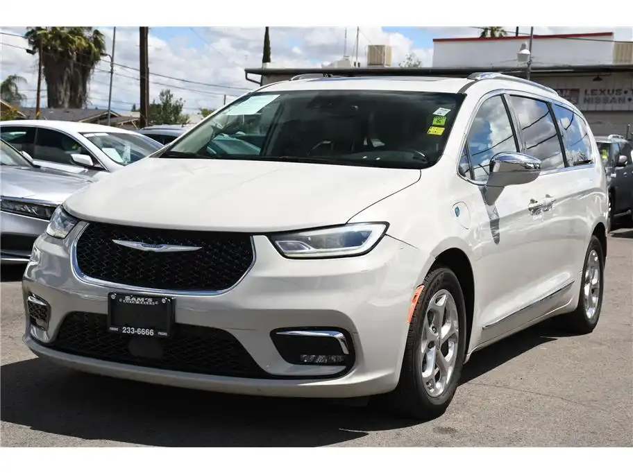 2021 Chrysler Pacifica Hybrid Limited Hybrid's photo