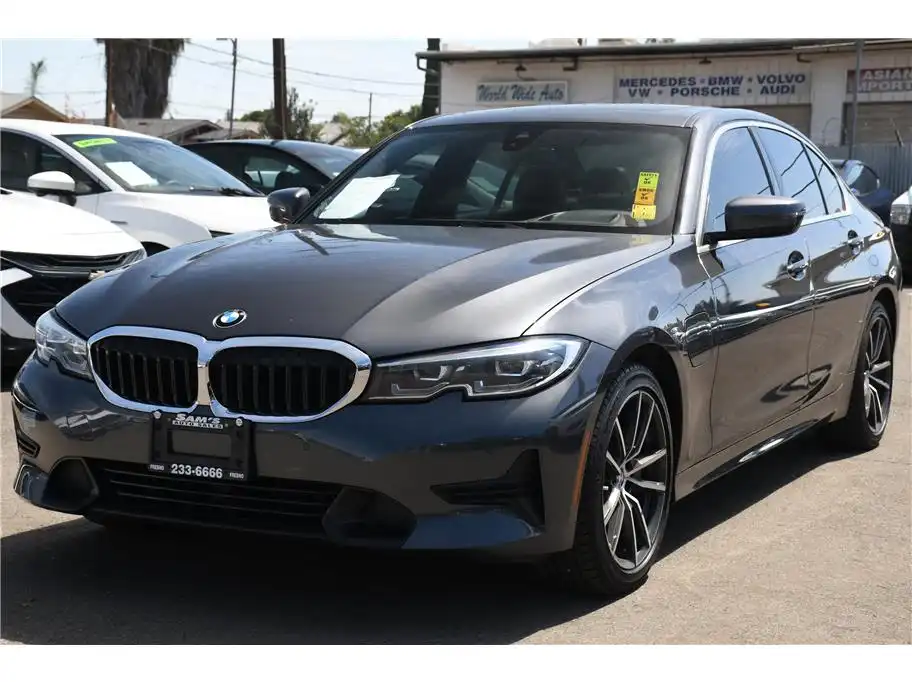 2021 BMW 3 Series 330e Sedan's photo