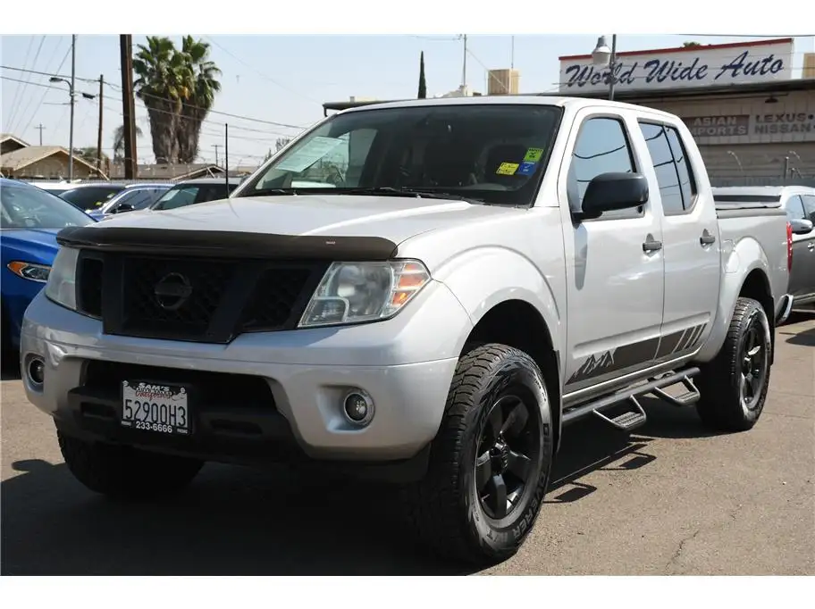 2012 Nissan Frontier 4.0 SV Crew Cab 4WD Auto SWB's photo