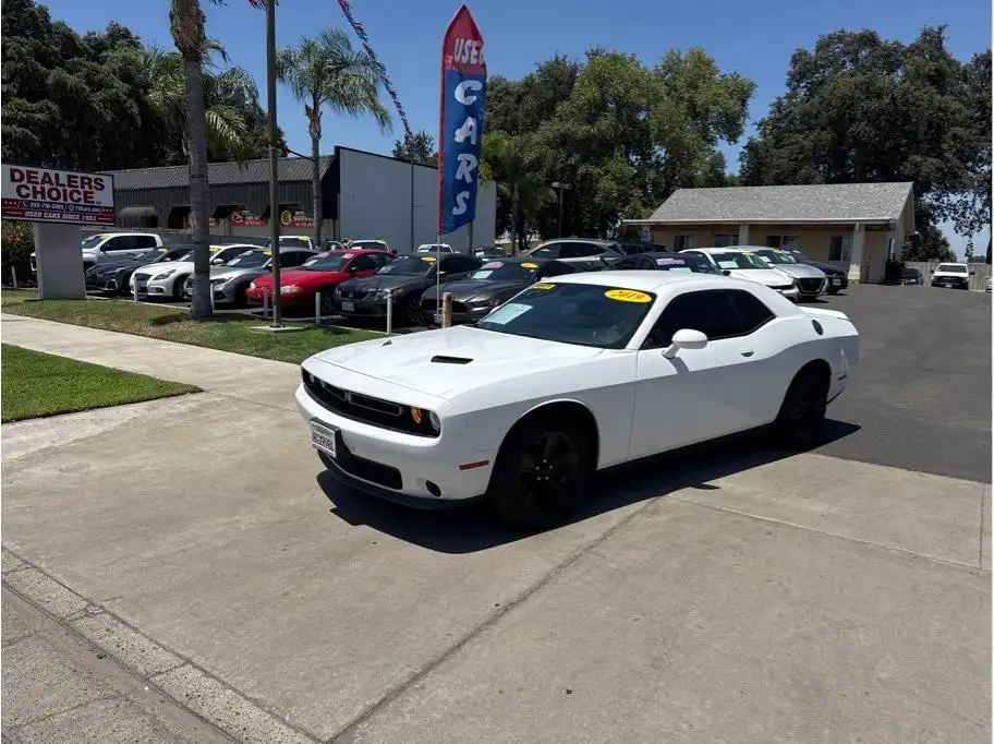 2019 Dodge Challenger SXT Auto's photo