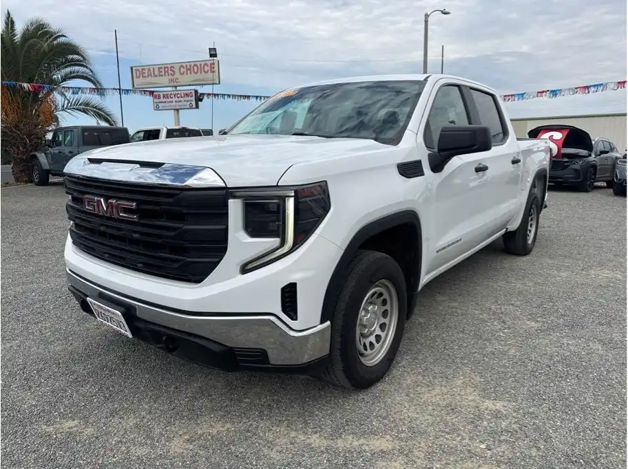 2023 GMC Sierra 4WD Crew Cab Short Box Pro's photo