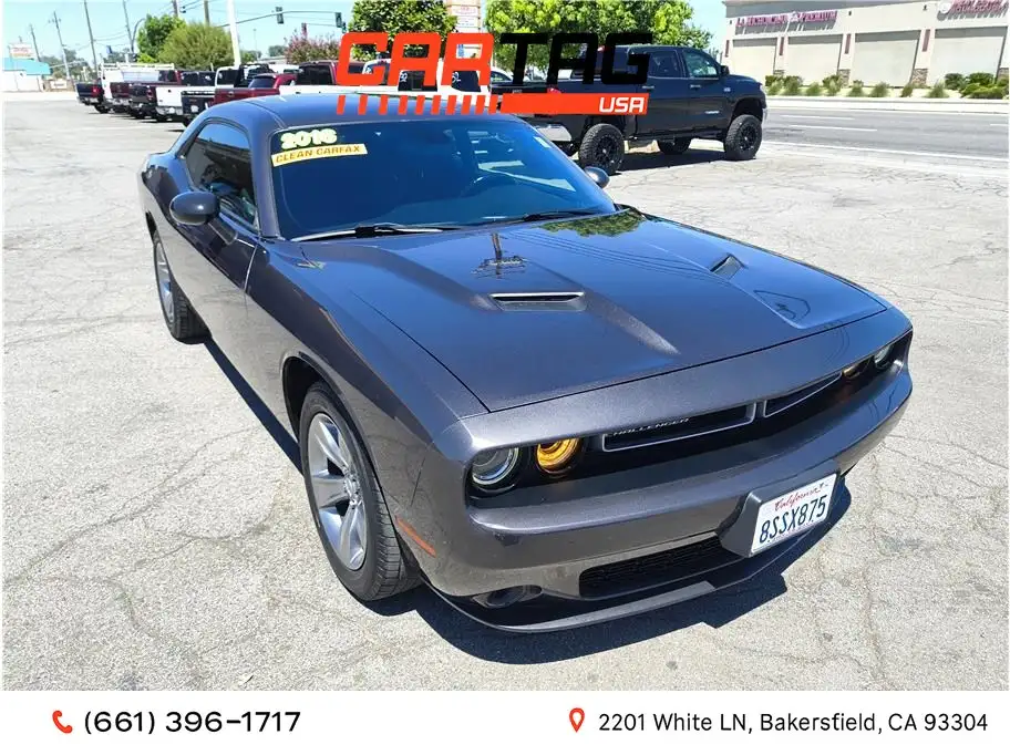 2016 Dodge Challenger SXT's photo