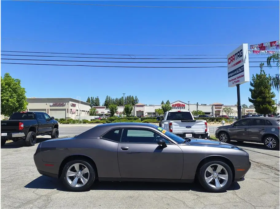 2016 Dodge Challenger SXT photo 4