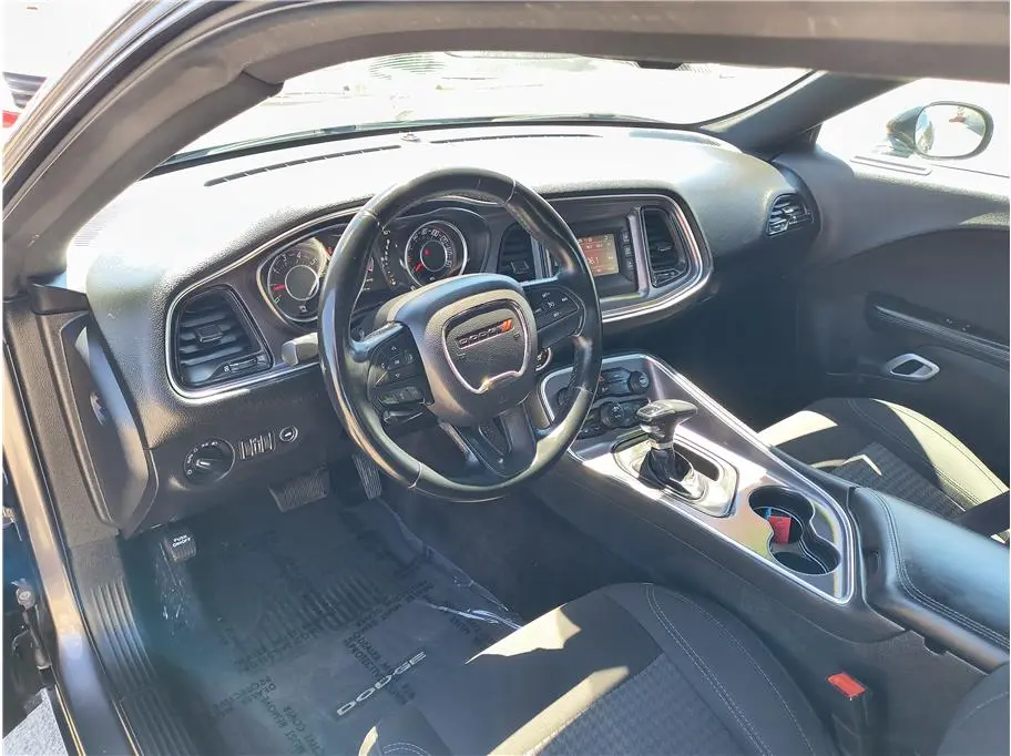 2016 Dodge Challenger SXT photo 5