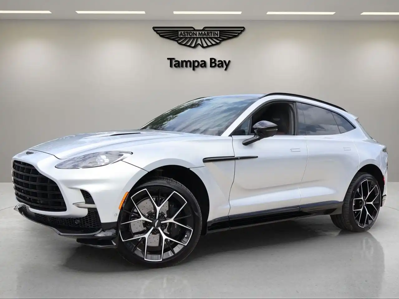 2026 Aston Martin DBX 4.0 V8 707 AWD's photo