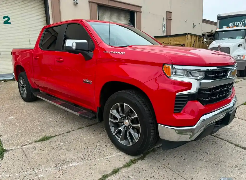 2025 Chevrolet Silverado 1500 LT Crew Cab Short Box's photo