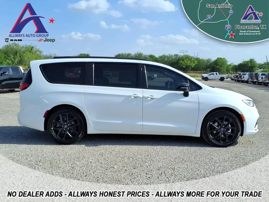 2026 Chrysler Pacifica Select photo 4
