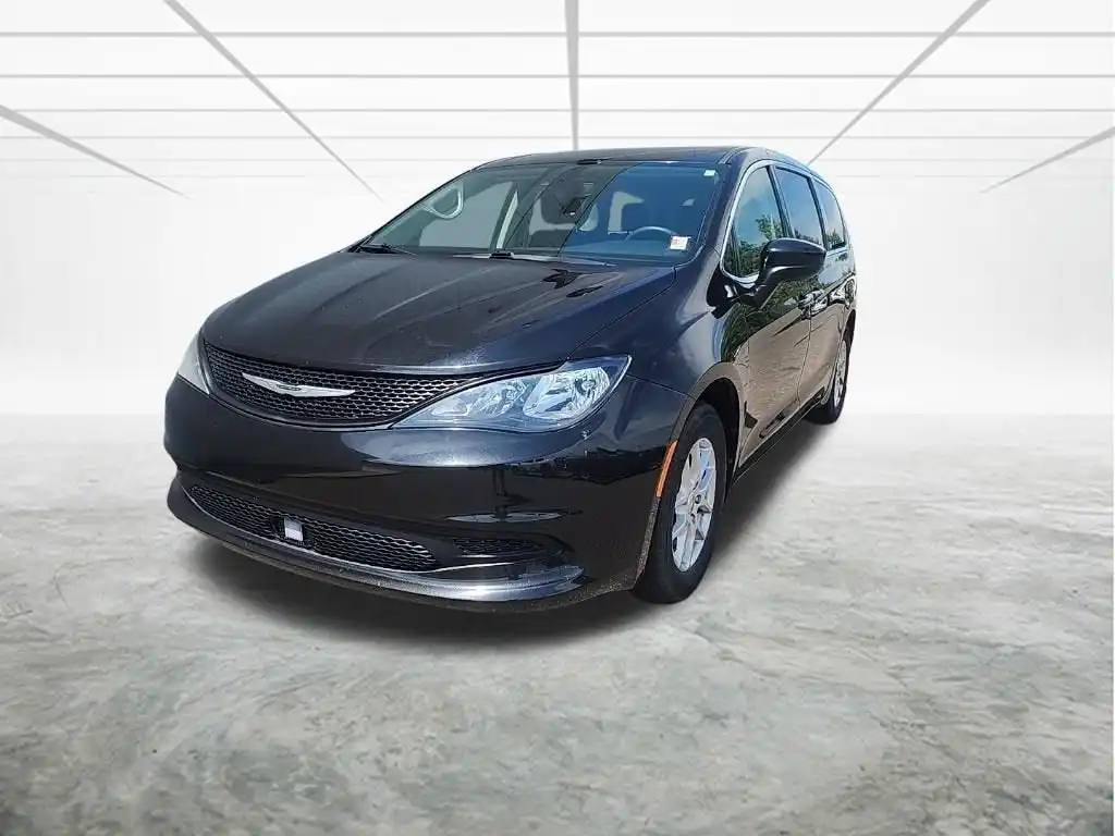 2023 Chrysler Voyager LX's photo