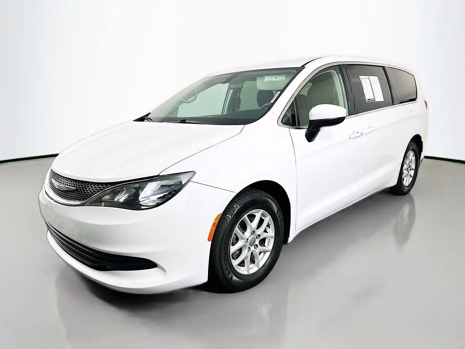 2018 Chrysler Pacifica LX photo 3