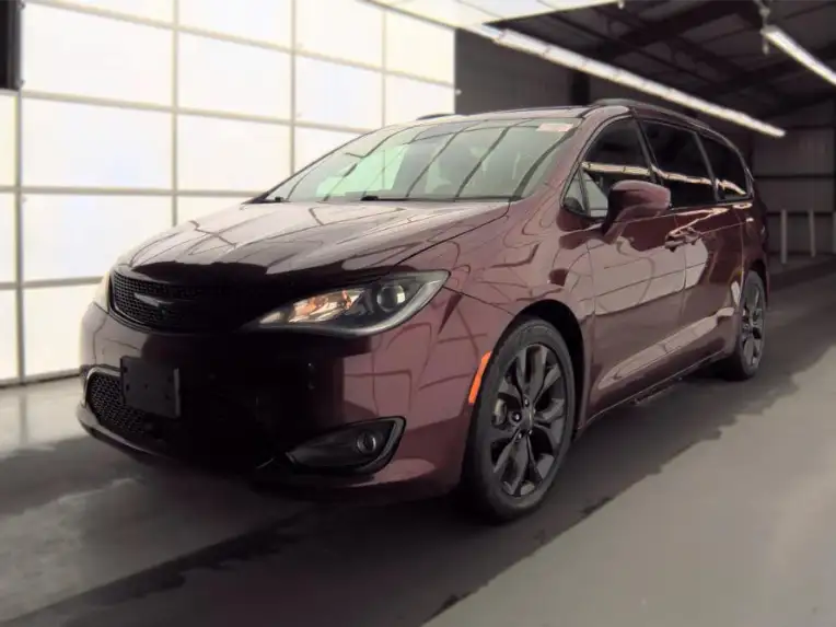 2019 Chrysler Pacifica Touring L Plus's photo