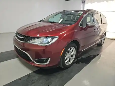 2019 Chrysler Pacifica Limited's photo