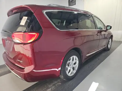 2019 Chrysler Pacifica Limited photo 3