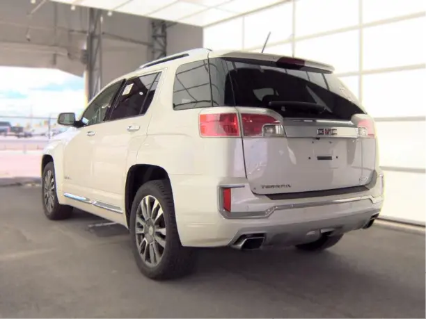 2017 GMC Terrain AWD Denali photo 5