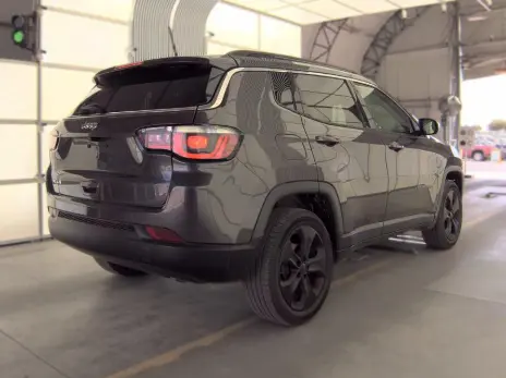 2017 Jeep Compass Latitude 4X4 photo 3
