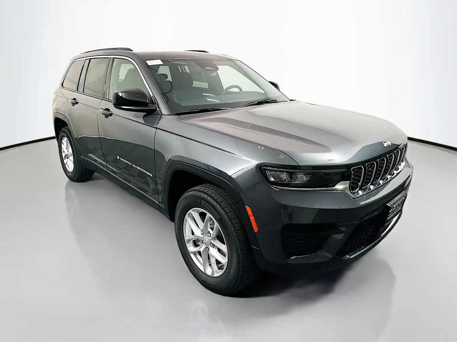 2026 Jeep Grand Cherokee Laredo X 4x4's photo