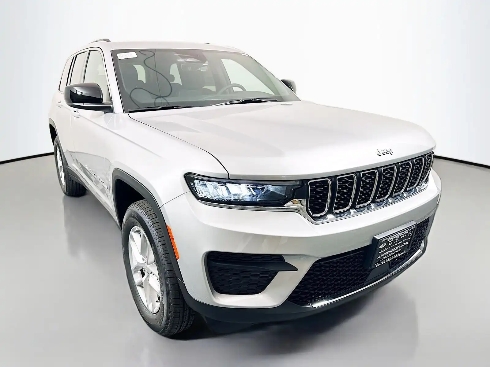 2026 Jeep Grand Cherokee Laredo X 4x4's photo