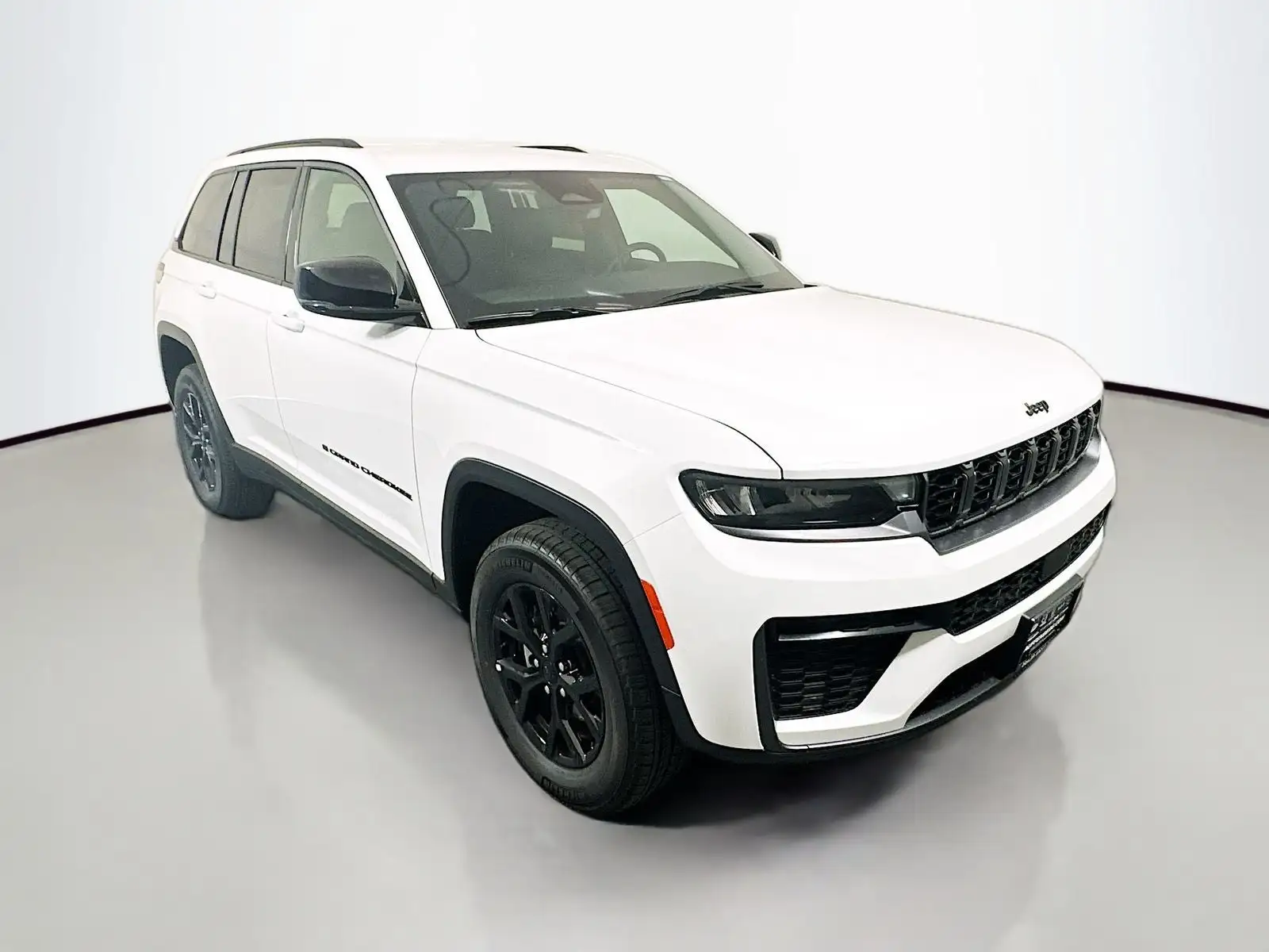 2026 Jeep Grand Cherokee Laredo Altitude 4x4's photo