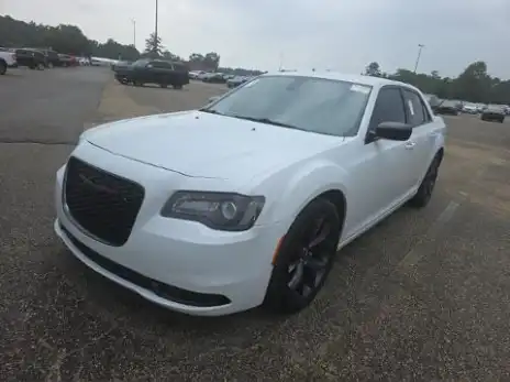 2020 Chrysler 300 Touring's photo