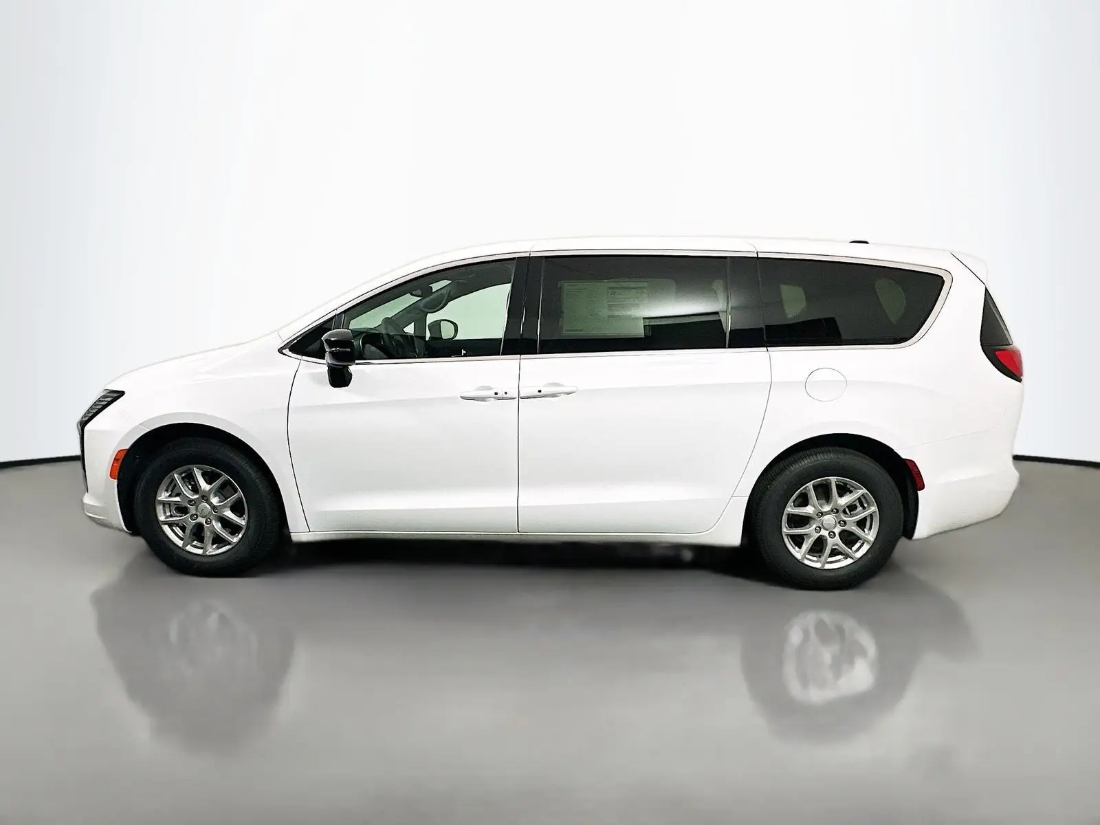 2027 Chrysler Pacifica Select photo 4