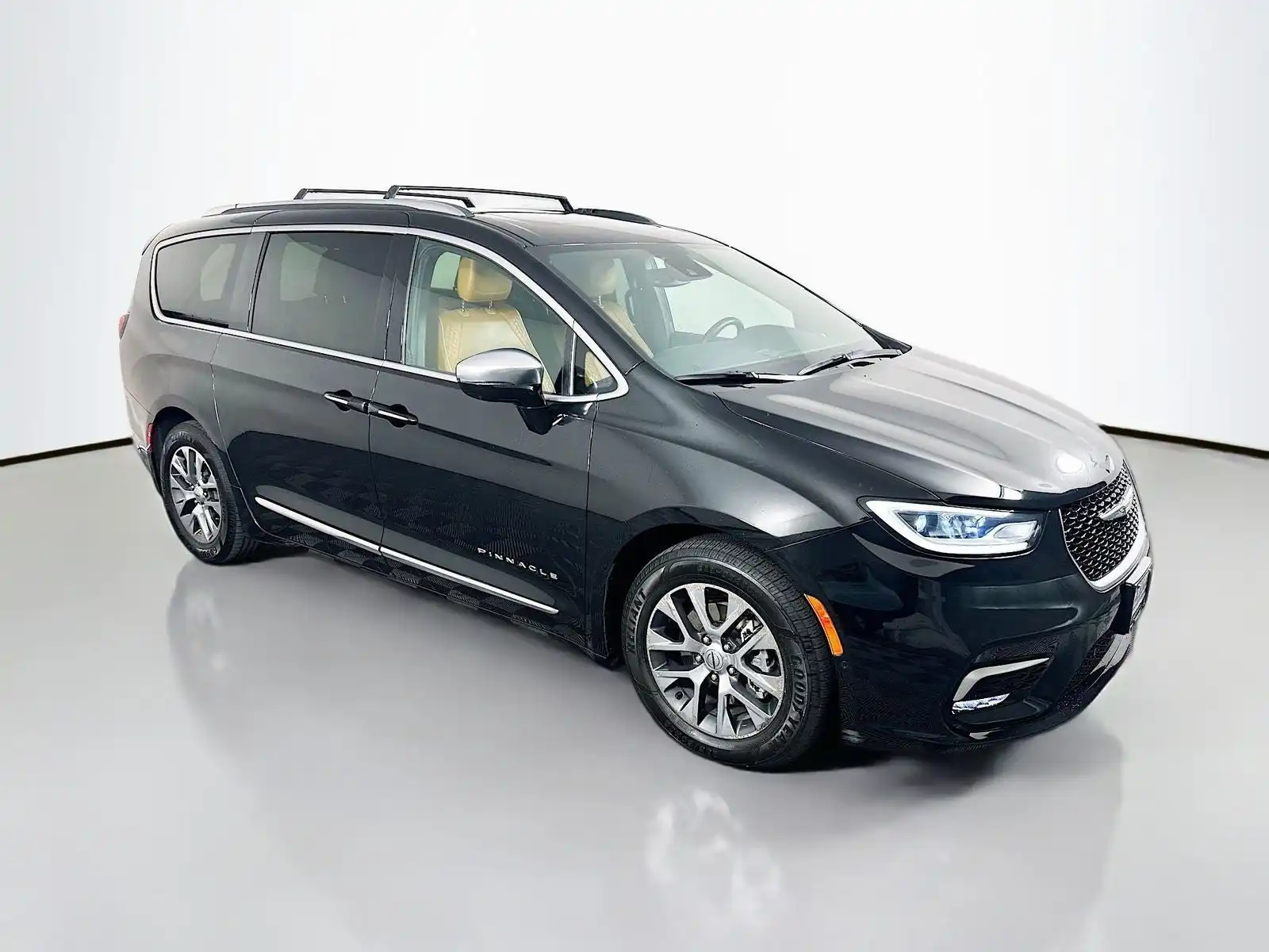 2022 Chrysler Pacifica Hybrid Pinnacle Hybrid's photo