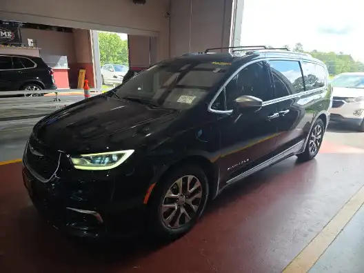 2022 Chrysler Pacifica Hybrid Pinnacle Hybrid's photo