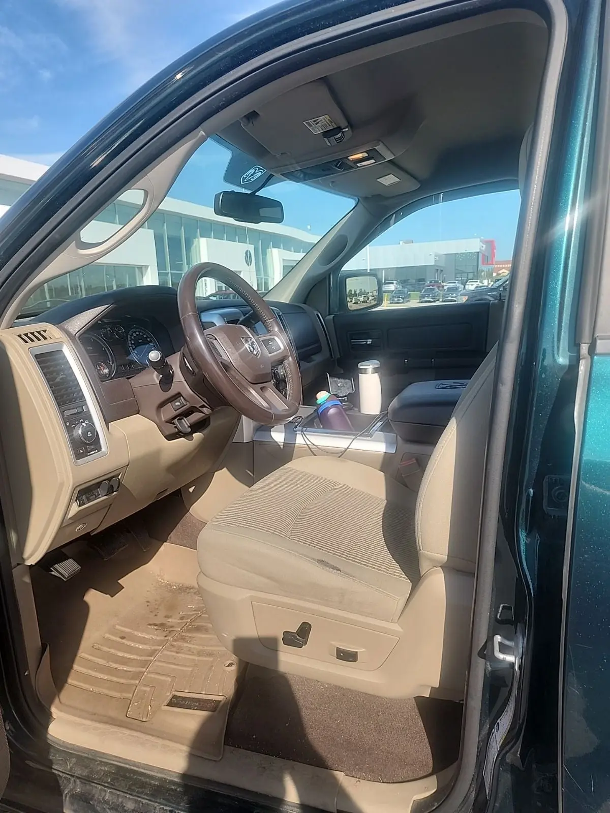 2011 RAM 2500 SLT 4WD Crew Cab SWB photo 3