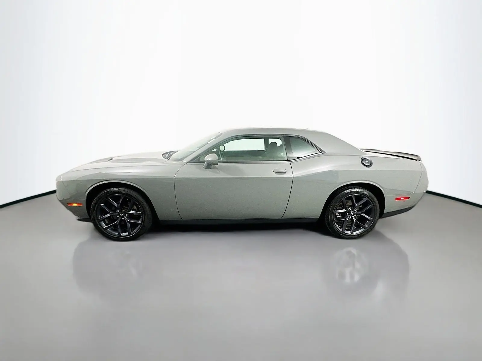 2023 Dodge Challenger SXT Auto photo 4