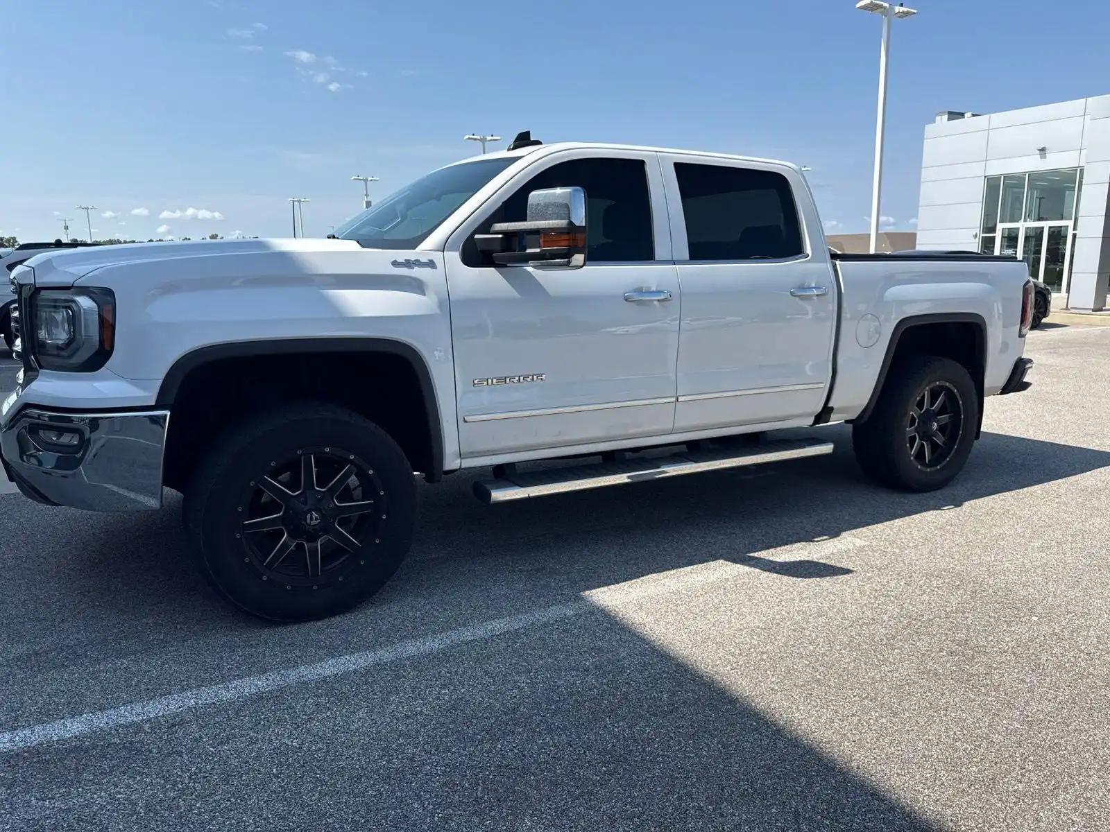 2018 GMC Sierra 4WD Crew Cab Short Box SLT's photo