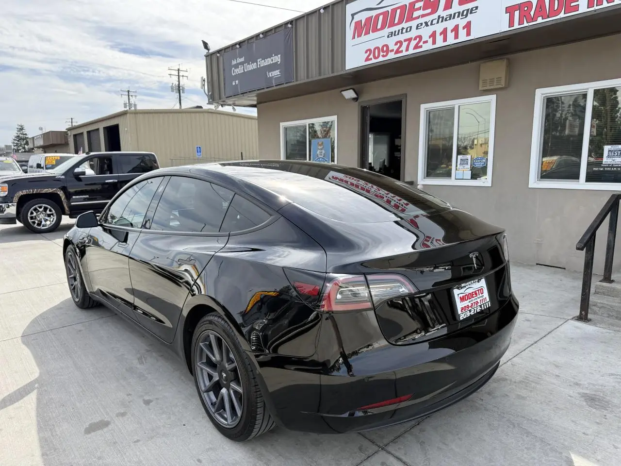 2021 Tesla Model 3 Standard Range Plus photo 5